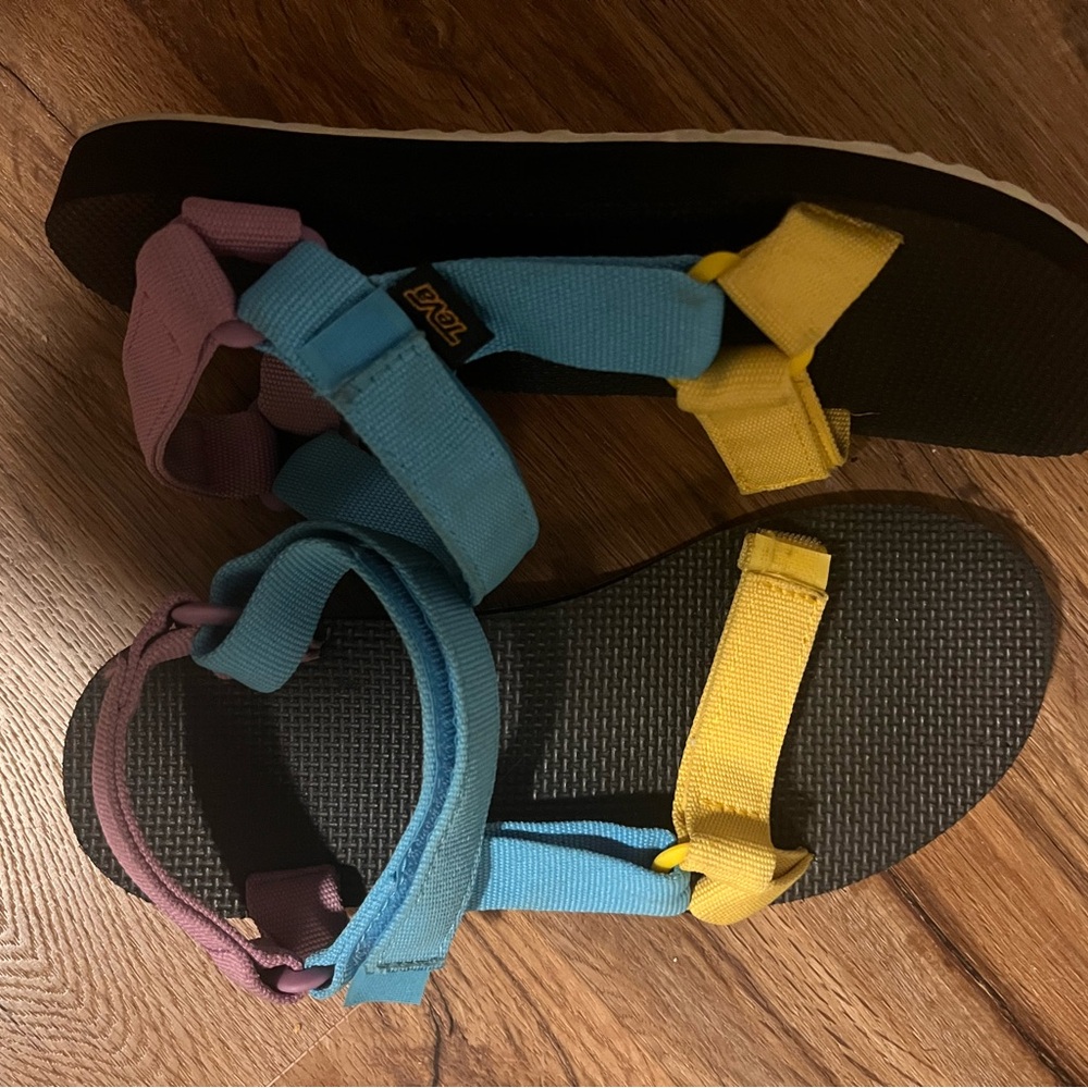 Women’s Teva Sandals W8